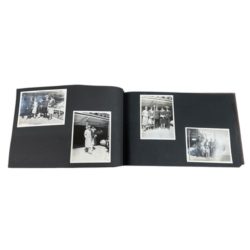 580 - Large collection of early to mid 20th century photograph albums, to include family photographs, port... 