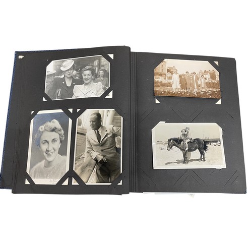 580 - Large collection of early to mid 20th century photograph albums, to include family photographs, port... 