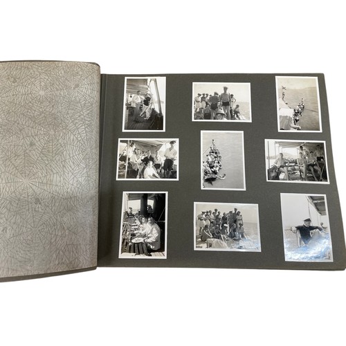 580 - Large collection of early to mid 20th century photograph albums, to include family photographs, port... 