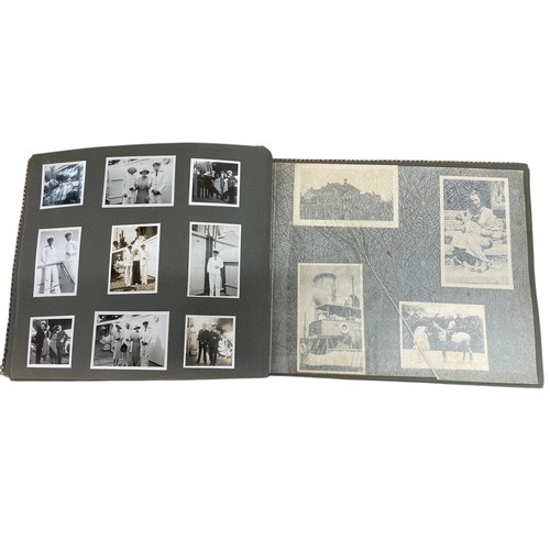 580 - Large collection of early to mid 20th century photograph albums, to include family photographs, port... 