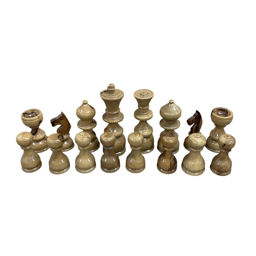 469 - Impressive set of hand carved Staunton style boxwood chess pieces, complete set, held in Victorian m... 