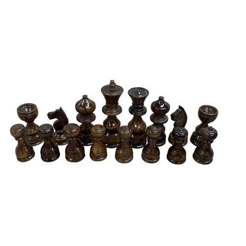 469 - Impressive set of hand carved Staunton style boxwood chess pieces, complete set, held in Victorian m... 