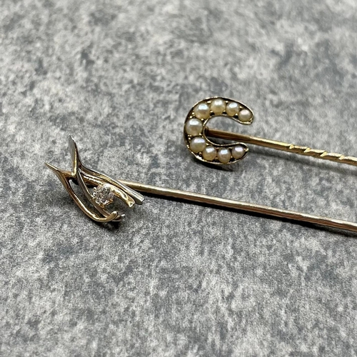 29 - Gold and diamond wishbone stickpin and a seed pearl horseshoe stick pin, 2.4g