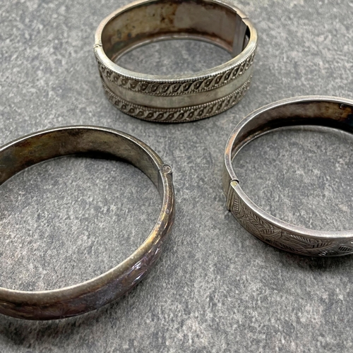 31 - Good quality silver hinged bangle by Robert James Dick, another by Frank William Cole and a third by... 