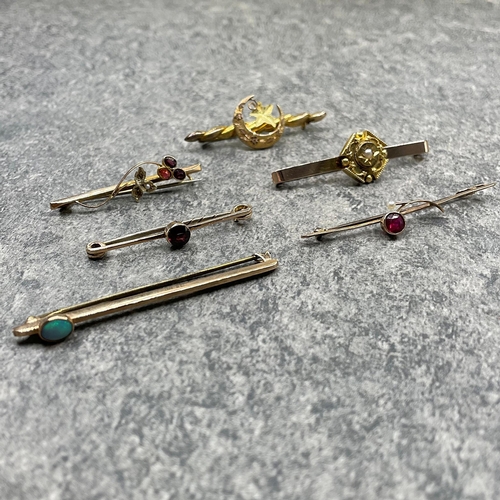 28 - Six 9ct bar brooches, three with garnets, a good opal example and two others, 10.6g gross