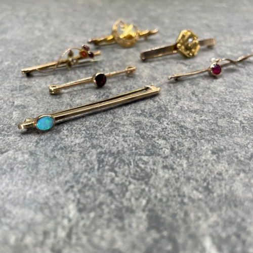 28 - Six 9ct bar brooches, three with garnets, a good opal example and two others, 10.6g gross