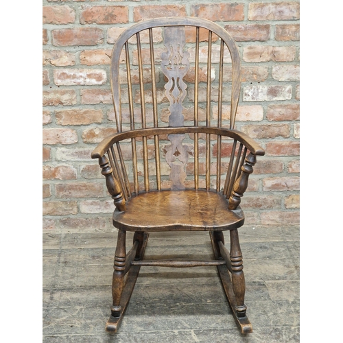 1252 - Antique elm and beechwood Windsor rocking chair, H 105cm x W 61cm x D 71cm