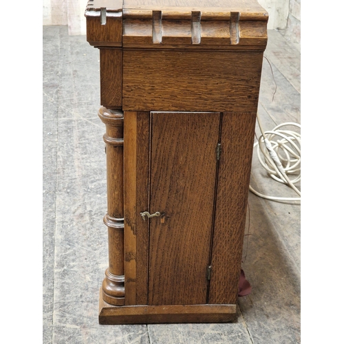 1261 - Good quality 19th century Gothic Revival oak display case with glazed arch front, column pilasters a... 