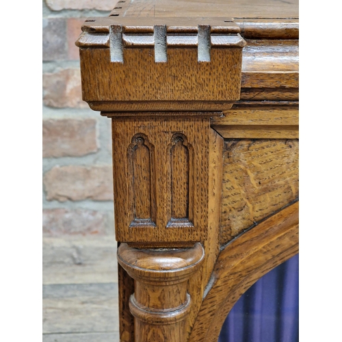 1261 - Good quality 19th century Gothic Revival oak display case with glazed arch front, column pilasters a... 