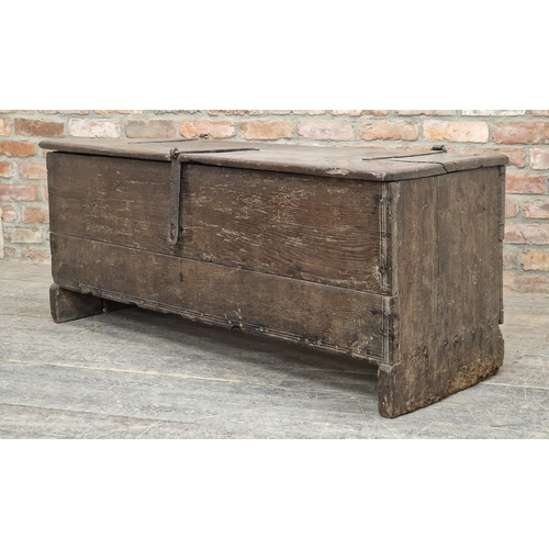 1287 - Impressive 15th / 16th century oak coffer or sword chest with wrought iron hinges, H 60cm x W 143cm ... 