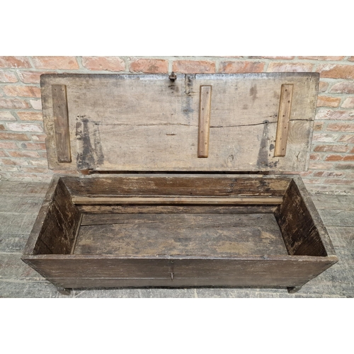 1287 - Impressive 15th / 16th century oak coffer or sword chest with wrought iron hinges, H 60cm x W 143cm ... 