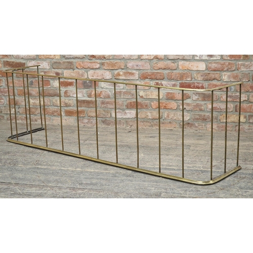 1288 - 19th century brass country house fender, H 60cm x W 197cm x D 46cm