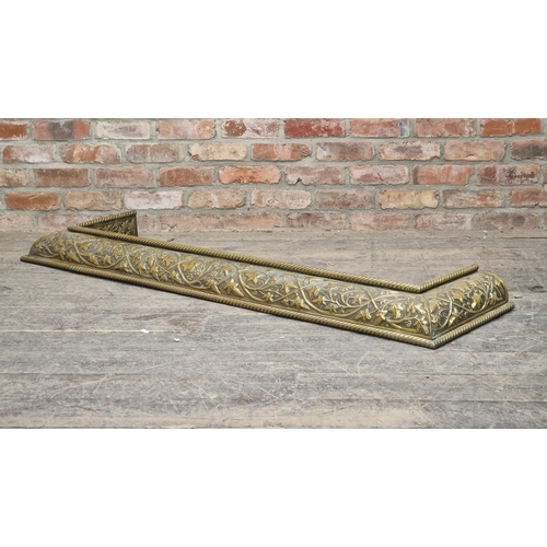 1290 - Good quality Art Nouveau brass country house fire fender with repeating foliate relief, H 12cm x W 1... 