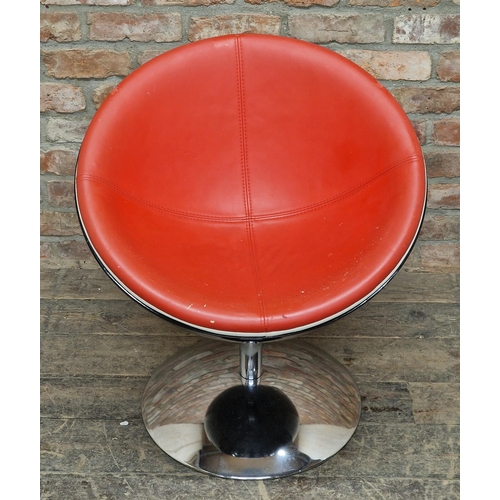 1324 - Vintage pod chair with chrome swivel base, H 77cm x W 68cm x D 60cm