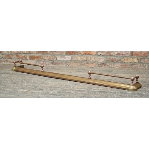 1211 - Antique copper and brass fire fender , H 14cm W 194cm x D 20cm