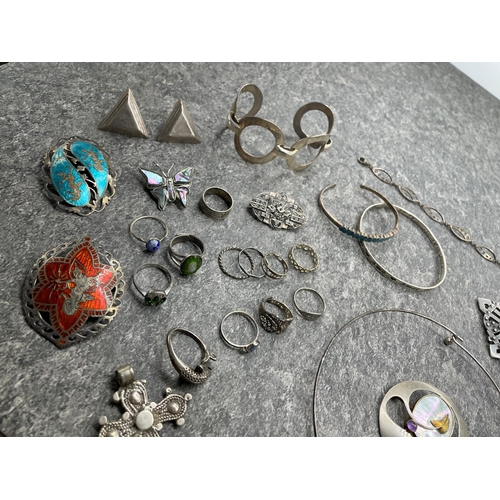 37 - Large collection of mainly silver jewellery to include Paula Bolton amethyst and pearl brooch, Renni... 