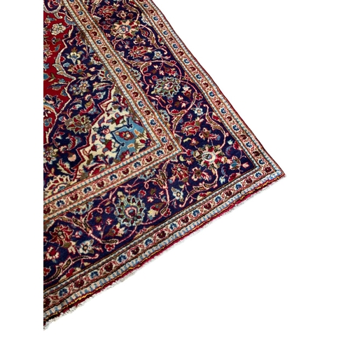 1652 - Exceptionally large Central Persian Kashan carpet, 305cm x 200cm