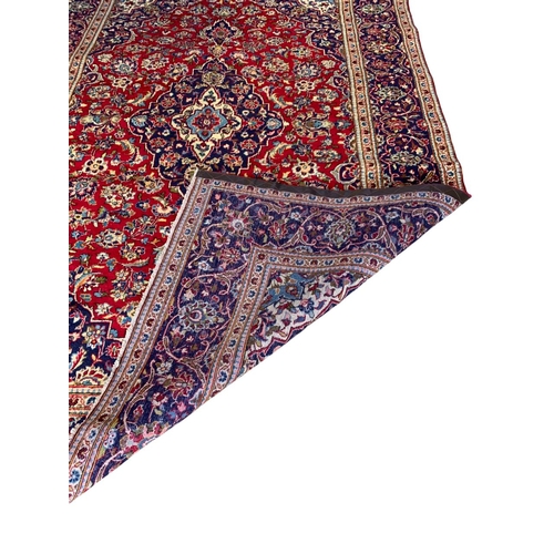 1652 - Exceptionally large Central Persian Kashan carpet, 305cm x 200cm