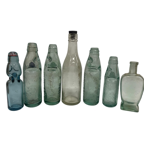 451 - Advertising - A quantity of antique and vintage advertising bottles and jars to include a Bourne Den... 