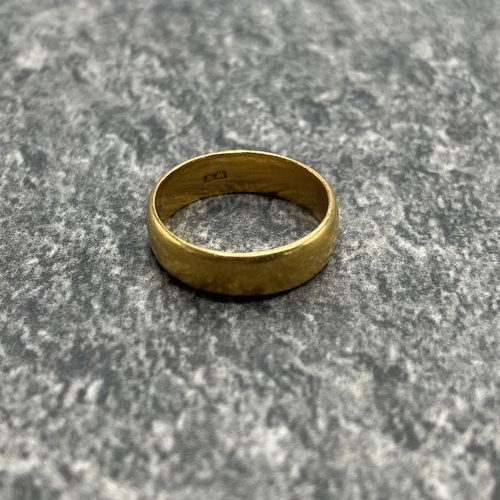 65 - 22ct band, size J, 4.2g