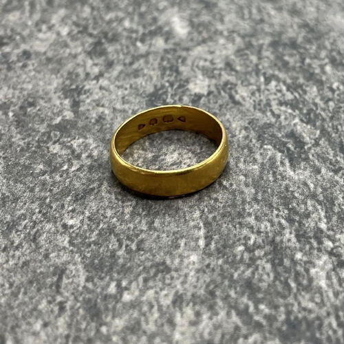 65 - 22ct band, size J, 4.2g