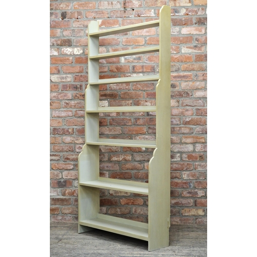 1410 - OKA - Contemporary painted waterfall bookcase, H 200cm x W 90cm