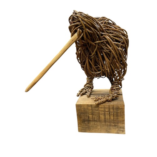 511 - Contemporary wicker sculpture of a Kiwi bird with wooden beak, H 32cm