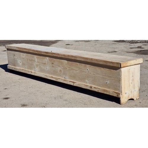 1368 - Large antique pine box with hinged lid, H 60cm x W 325cm x D 46cm