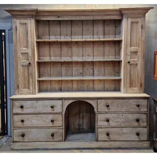 1391 - Good quality large 19th century country house pine dog kennel dresser and rack, fitted with an arran... 