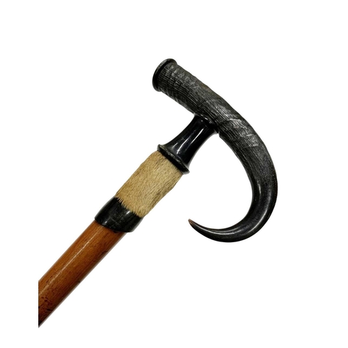 664 - Hardwood shaft Swiss hiking cane with dual-function chamois' horn handle, the cap at the end of the ... 