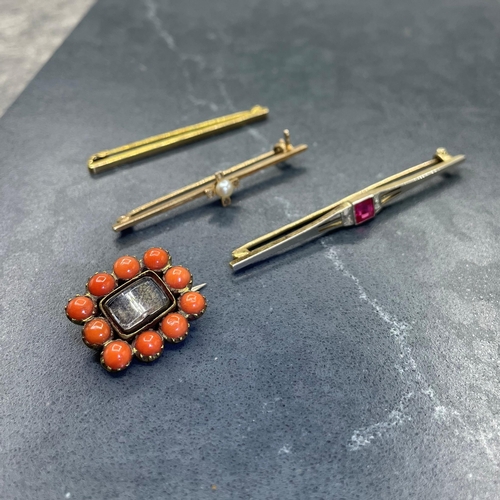 55 - Art Deco 15ct and platinum synthetic ruby and diamond bar brooch, 3g, early Victorian gold and coral... 