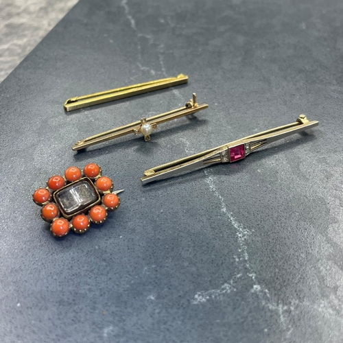 55 - Art Deco 15ct and platinum synthetic ruby and diamond bar brooch, 3g, early Victorian gold and coral... 