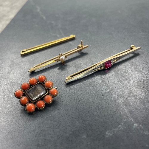 55 - Art Deco 15ct and platinum synthetic ruby and diamond bar brooch, 3g, early Victorian gold and coral... 