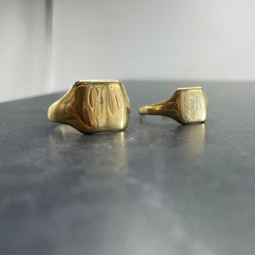 52 - Two 9ct signet rings, 5.8g (af)
