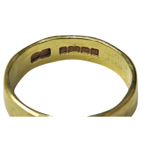 10 - A vintage 22ct gold facetted and engraved wedding band, hallmarks for Birmingham 1971, 4.8mm wide, s... 