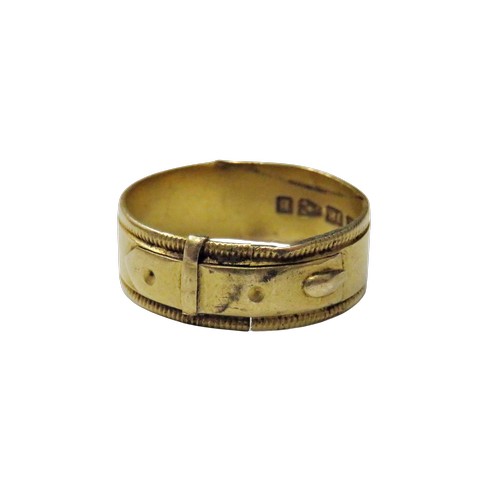 11 - A late Victorian 18ct gold buckle ring with nulled borders, hallmarks for Chester 1885, 6.7mm wide, ... 