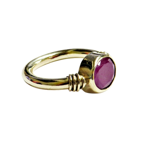 18 - A Continental fracture-filled-ruby single stone ring, the oval mixed-cut opaque stone approx. 10mm x... 