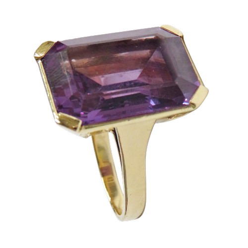 19 - A Continental yellow metal and synthetic-corundum imitating-alexandrite single stone ring, the cut-c... 
