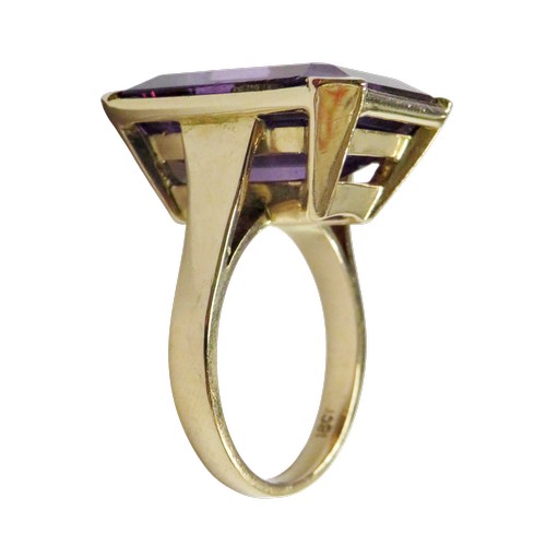 19 - A Continental yellow metal and synthetic-corundum imitating-alexandrite single stone ring, the cut-c... 