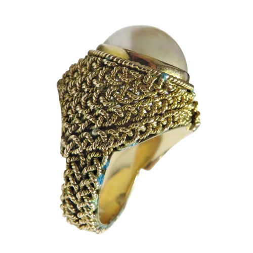 31 - A vintage Continental gold and mabe-pearl ring probably American, the mabe pearl approx. 15.5mm diam... 