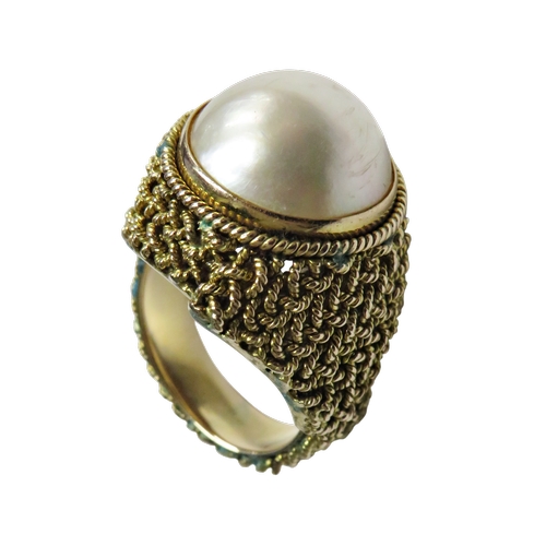 31 - A vintage Continental gold and mabe-pearl ring probably American, the mabe pearl approx. 15.5mm diam... 