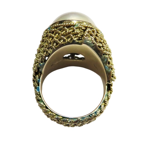 31 - A vintage Continental gold and mabe-pearl ring probably American, the mabe pearl approx. 15.5mm diam... 