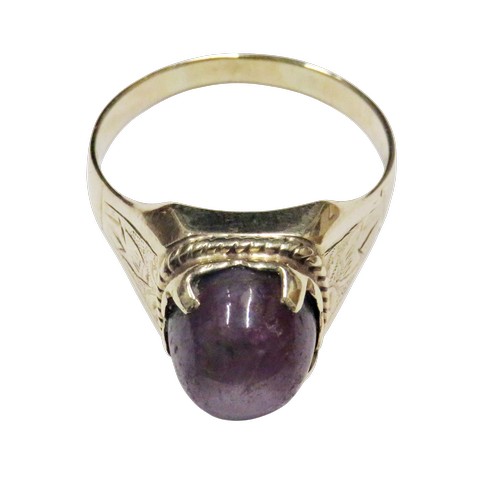 36 - A vintage gold and oval 'star' ruby single stone ring, the purple / red cabochon displays a weak sta... 