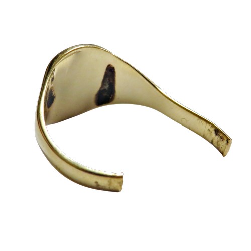 56 - A damaged vintage 9ct gold rounded-rectangular signet ring with an engraved diagonal band between ta... 