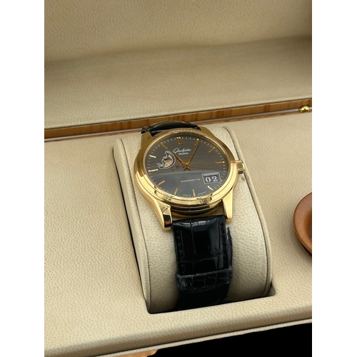 1125 - Glashütte, Senator, Panorama date with moon phase, a gentleman’s 18ct gold wrist watch, signed dark-... 