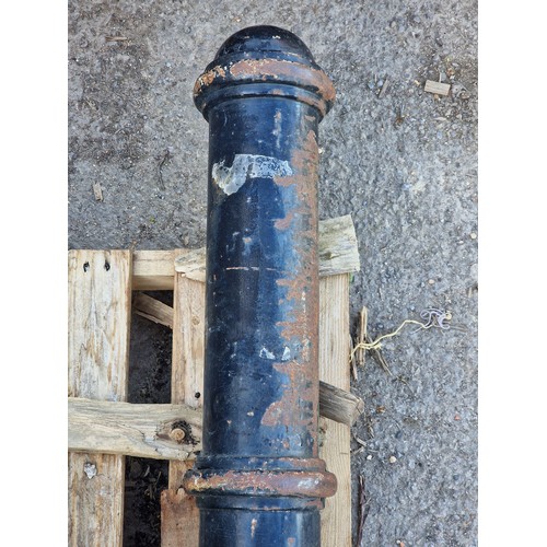 137 - Vintage cast iron bollard, H 154cm x W 13cm