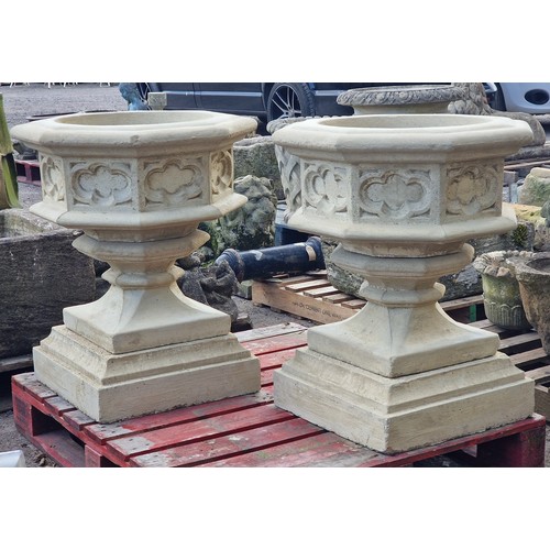 176 - In the manner of Haddonstone - Pair of reconstituted stone Gothic style planters with quatrefoil det... 