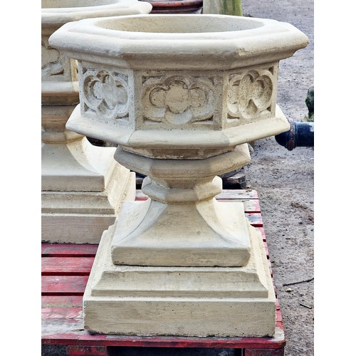 176 - In the manner of Haddonstone - Pair of reconstituted stone Gothic style planters with quatrefoil det... 