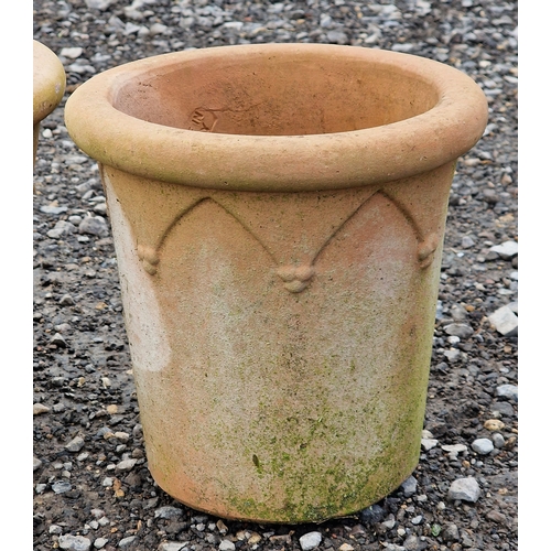 19 - Set of four Italian terracotta pots with Gothic arch detail, H 21cm x W 20cm (4)