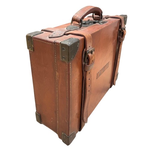 Joseph Lang & Son - A good quality leather gun cartridge case, opening ...